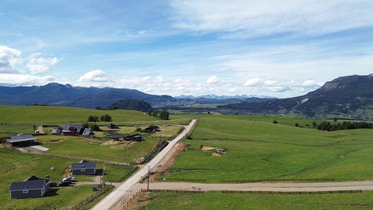 Casas construidas en el sector junto al camino